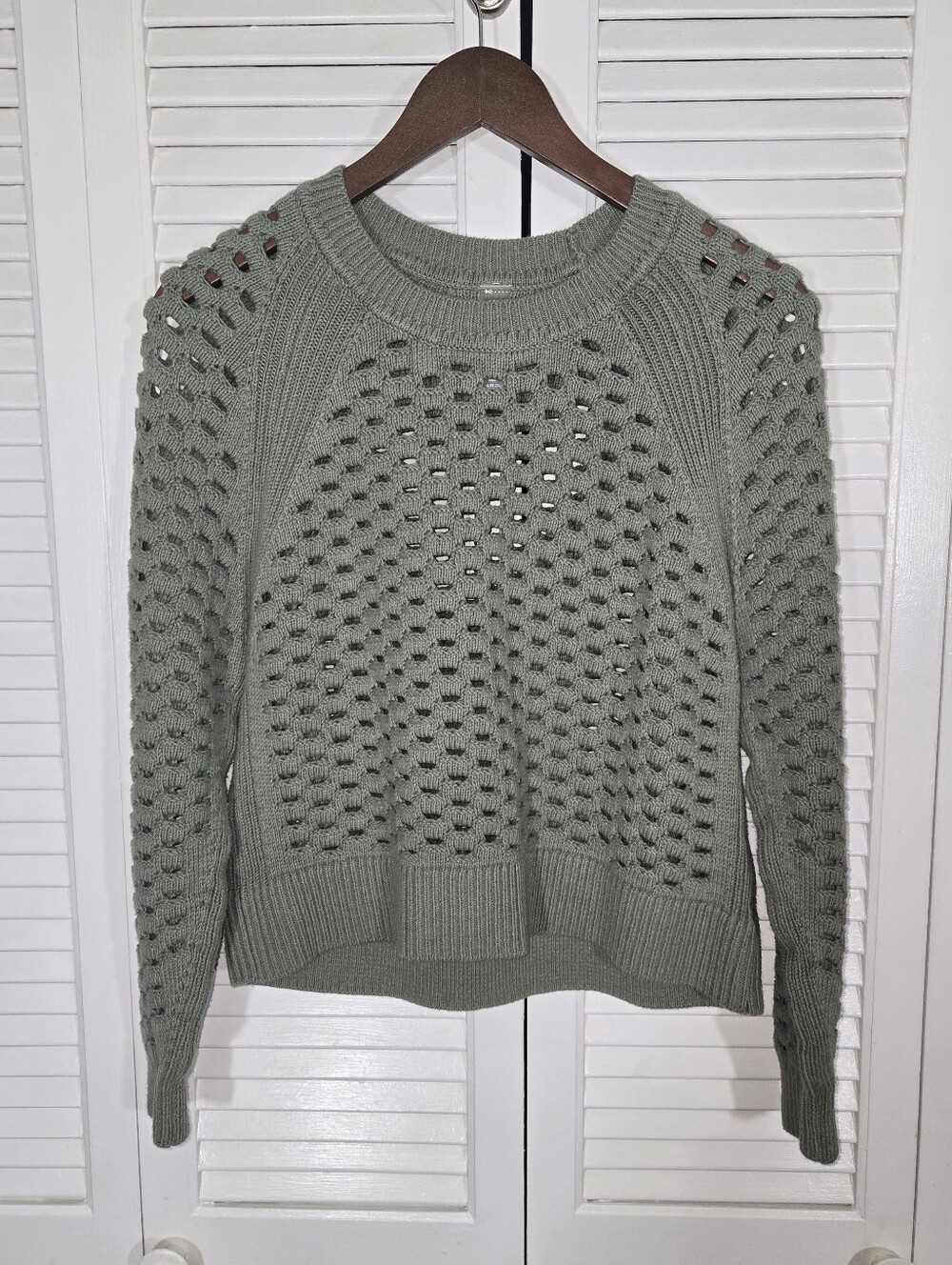 Lou & Grey Open Knit Mesh Crewneck Long Sleeve Green Cropped Short Sz M
